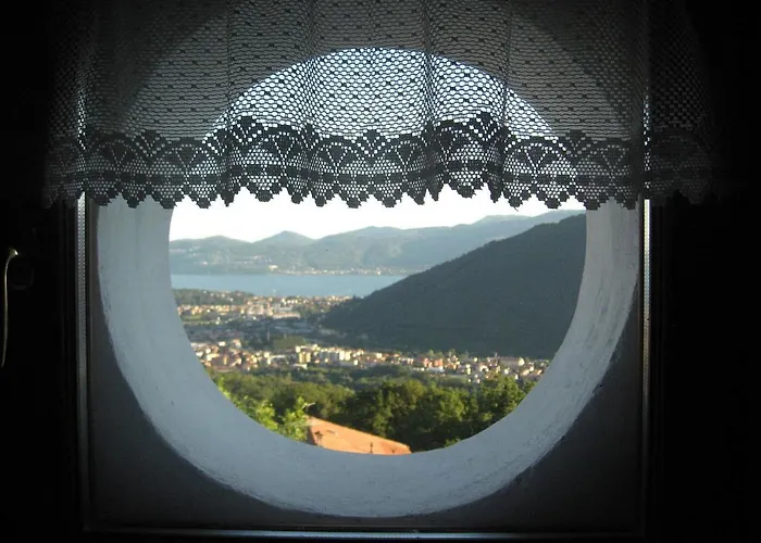 Giardino Sul Lago B&B 베르바니아